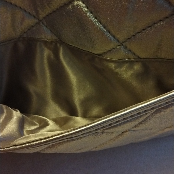 Paradox Leather Silver And Gold Quilted Chain Bag w Tassel - Picture 8 of 9